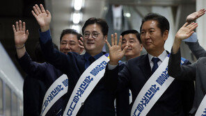 한숨 돌린 민주당 용산역서 귀성 인사…호남 민심 공략