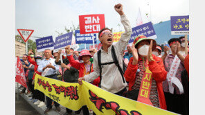 의성군 비안면 주민들 “왜 우리 고향에 공항 옮기나”…대구시청서 집회