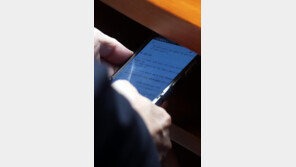 與 “접전지 44곳 조기 공천 검토” 