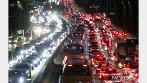 연휴 전날 서울→부산 5시간50분…상행선 정체는 풀려