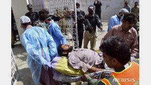 파키스탄 종교행사 중 자폭 테러…120여명 사상