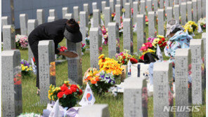 죽어서 고향 못 가는 호국영령들…“국립묘지 간 이장 허용해야”