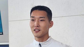 ‘스마일 점퍼’ 우상혁, AG 남자 높이뛰기 예선 통과