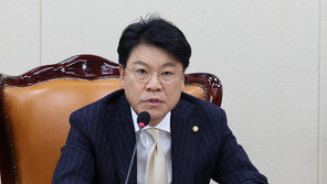 장제원 “용맹한 새는 발톱을 숨기고 때를…” 2선 후퇴설 속 의미심장