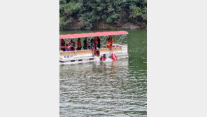 포천 고모리 저수지서 헬기 1대 추락…탑승자 수색 중