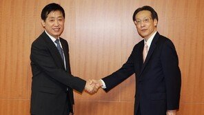 한일 금융수장, ‘셔틀회의’ 7년만에 재개 합의 
