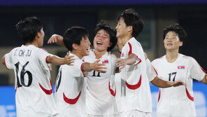 한국 이긴 북한 여자축구, 우즈벡 8-0 대파하고 결승 진출