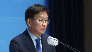 민주당 “영수회담, 왜 여당이 나서나…尹대통령 응답해야”