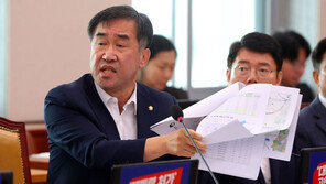 “휴게소 교통약자 배려 전기차 충전기 16%에 불과”