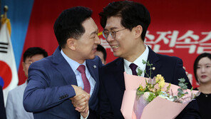 김종인 “조정훈은 기회주의자”· 금태섭 “趙, 종로에도 마포에도 현수막”