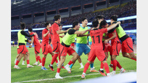 한국 남자 축구, 4강서 우즈벡 잡아…다시 ‘결승 한일전’