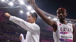 우상혁, AG 2연속 銀… “올림픽선 날 더 무섭게 만들겠다”