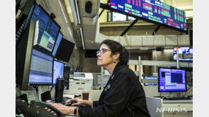 美 민간고용 ‘반토막’에 국채금리 하락…뉴욕증시 반등