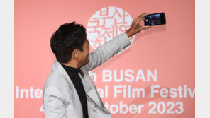 9600억원 환원 주윤발 “내게 필요한 건 쌀밥 두 그릇 뿐” 