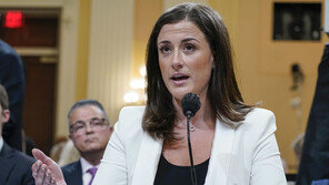 美 전 백악관 보좌관 “트럼프는 독살 두려워했다”