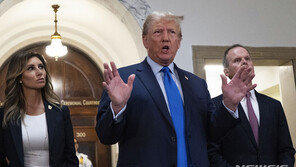 “트럼프, 마러라고에서 지인과 민감한 핵잠수함 정보 논의”