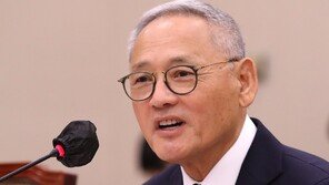 문체위, 유인촌 인사청문보고서 채택…부적격 의견도 병기