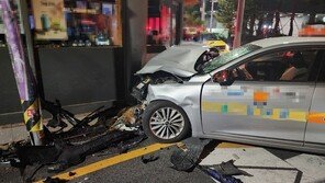 부산서 택시 3대 연쇄 충돌…건물외벽 들이받아 도시가스 누출
