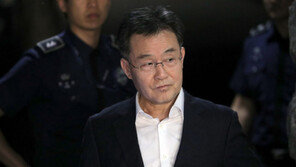 검찰, ‘허위 인터뷰 의혹’ 김만배 소환…석방 후 첫 조사