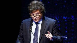 아르헨 대선 1위 후보 “페소는 쓰레기”… 외환시장 패닉 