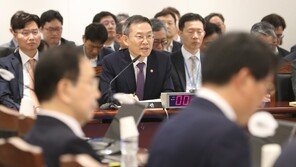 野 “R&D 예산, 근거없이 졸속 삭감”… 與 “지난 정권때부터 비효율 지적”