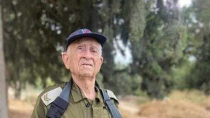 조국 위해 총든 95세 이스라엘 노인…“포기하지 말라”