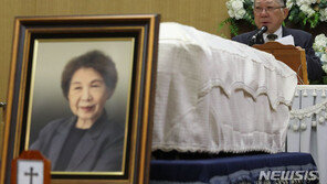 故김남조 시인 영면…문인들 “우린 어머니를 잃은 고아들 됐다”