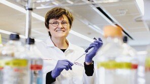 [신문과 놀자!/피플 in 뉴스]mRNA 백신 만든 노벨 생리의학상 수상자