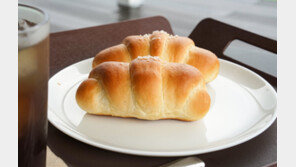 日선 990원 소금빵, 韓은 3000원… 재료값보다 더 뛰는 빵값 