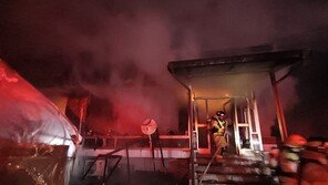 “품삯 주지 않아서” 이웃집에 화염병 던져 불지른 70대 체포