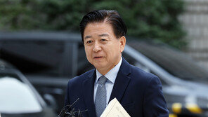 노웅래 “부정한 돈 안 받아”…사업가 “다섯 차례 6000만원”