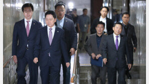 국힘, 긴급 의원총회서 격론…김기현 사퇴론도 나와