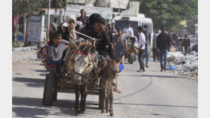 가자 북부 주민들 “남쪽으로”… 당나귀 수레-도보로 필사 탈출