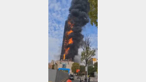 42층 中 빌딩 화재로 전소…원인 알고 보니 ‘이것’