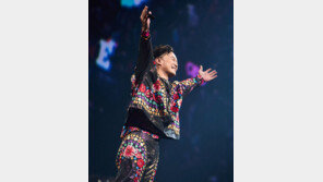 “중국어로 말해” 요구에…홍콩 인기 가수 ‘한마디’