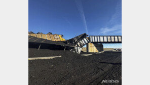 美 콜로라도주서 열차 탈선…싣고가던 석탄에 사람 깔려