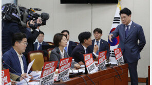 KBS 국정감사, 박민 사장 후보 비판 손팻말 두고 시작부터 파행