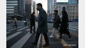 직장인 55% 월급 300만원 안돼…과학·금융업에 고소득자 많아