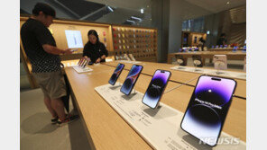 中 아이폰15 판매량, 아이폰14보다 부진…“미중갈등 탓”