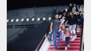 외교부 “이스라엘 체류 국민 430여명… 매일 안전 여부 확인”