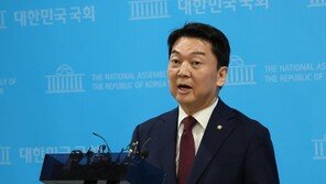 안철수 측 “심장에 문제? 허위” vs 장성철 “협박시 사진 공개”