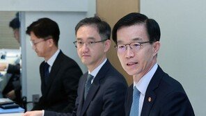 방문규 장관, 전기 업계 만나…“탈탄소화·분산화 대비 해야”