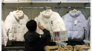 쌀쌀한 날씨에 패딩 판매 늘어 