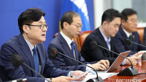 홍익표 “문재인 케어로 ‘건보료 파탄’ 주장은 가짜뉴스”