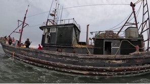 서해 NLL 침범 ‘꽃게 싹쓸이’ 불법조업 중국어선 1척 나포