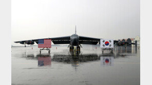 한국 온 美 B-52H 핵폭격기… “지역 안정 위해서라면 언제든”