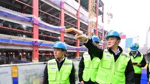 취임 1년 앞둔 이재용, 반도체 R&D단지 찾아 “혁신 전기 마련” 