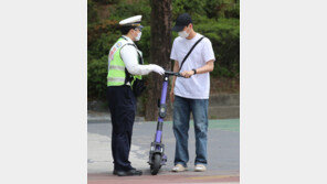 대치동 학원가 ‘전동킥보드’ 탄 학생 즐비 ‘노 헬멧’ 아찔