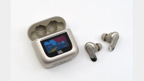 [리뷰] 의외로 편한 케이스 디스플레이, JBL 투어 프로 2