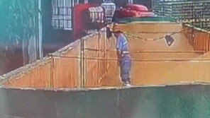 中 칭다오 맥주 공장서…원료에 방뇨하는 남성 영상 공개돼 ‘발칵’